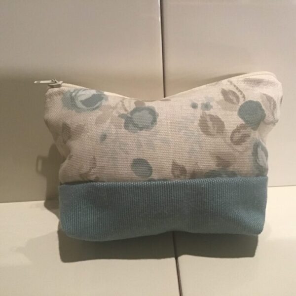 Medium Cosmetic Bags - Small Aqua Floral